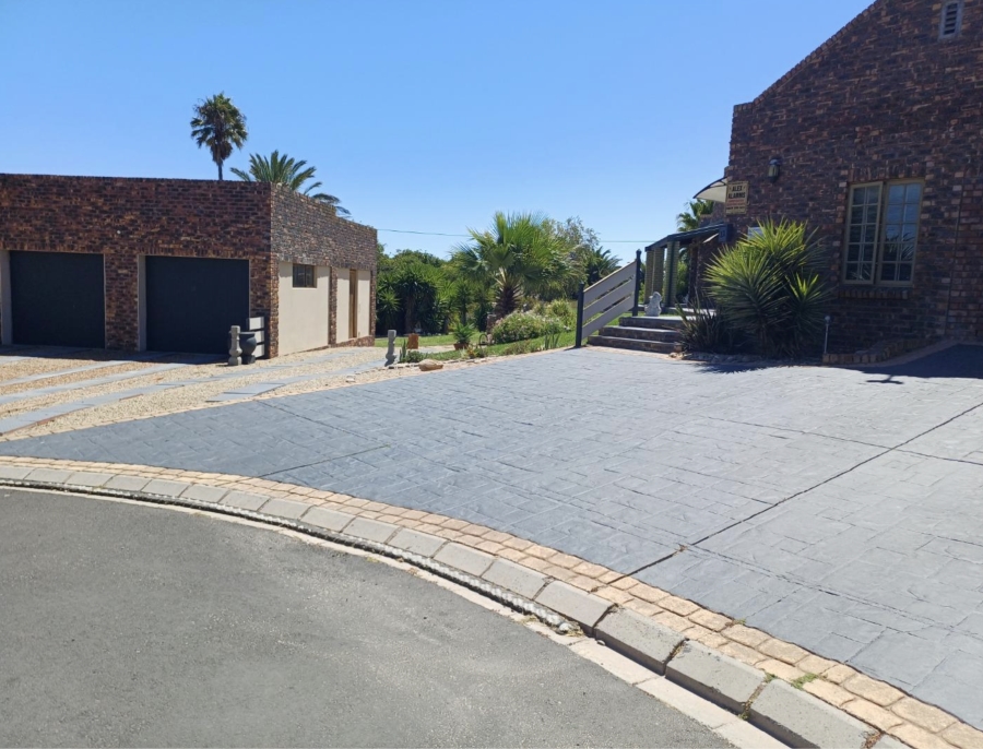 3 Bedroom Property for Sale in Middedorp Western Cape